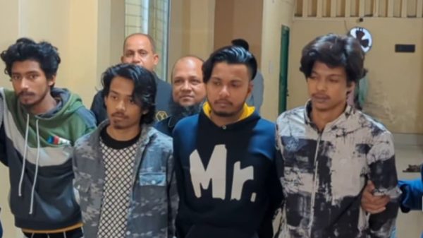 বগুড়ায় ৪ ছিনতাইকারী গ্রেপ্তার: বিদেশী পিস্তল উদ্ধার