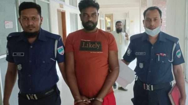 বেনাপোল গোলাম রসুল রামদা সহ আটক