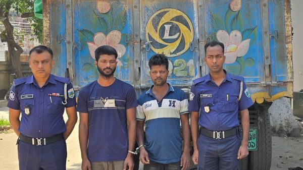 বগুড়ায় ৩৯৮ বস্তা আটাসহ ট্রাক আত্মসাত, গ্রেফতার দুই