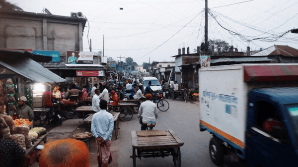 সড়ক ও জনপদের জায়গায় অবৈধ স্থাপনা নির্মাণ করে ভাড়া বানিজ্য, দেখছে না কতৃপক্ষ 