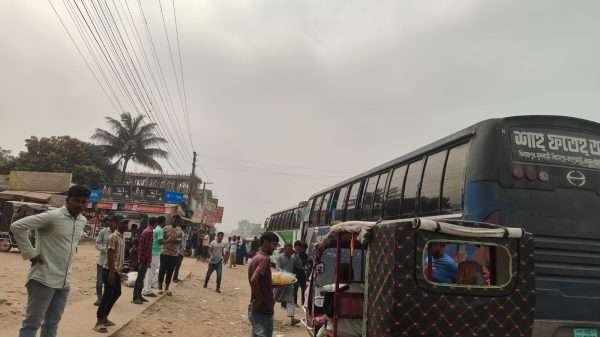 বগুড়ায় ঈদের আমেজ শেষ না হতেই কর্মস্থলের ডাক
