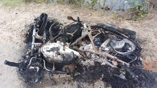 বগুড়ার শেরপুরে মোটরসাইকেলে আগুন, নারীসহ একজন গ্রেফতার