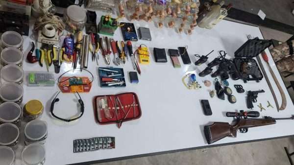 রাজশাহীতে কোচিং সেন্টারের আড়ালে গোপন আস্তানা, সেনা অভিযানে অস্ত্র-বিস্ফোরক উদ্ধার