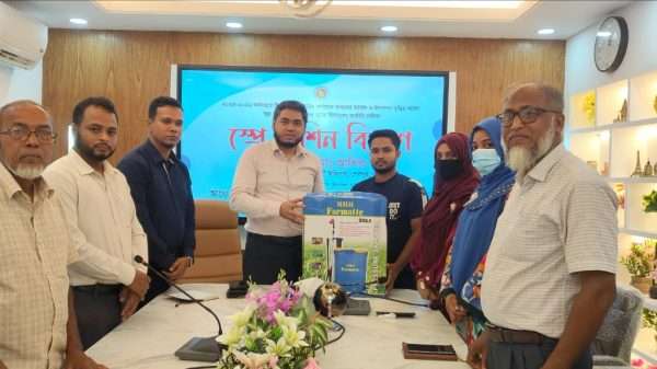 বগুড়ার শেরপুরে কৃষকদের মাঝে বিনামূল্যে স্প্রে মেশিন বিতরণ