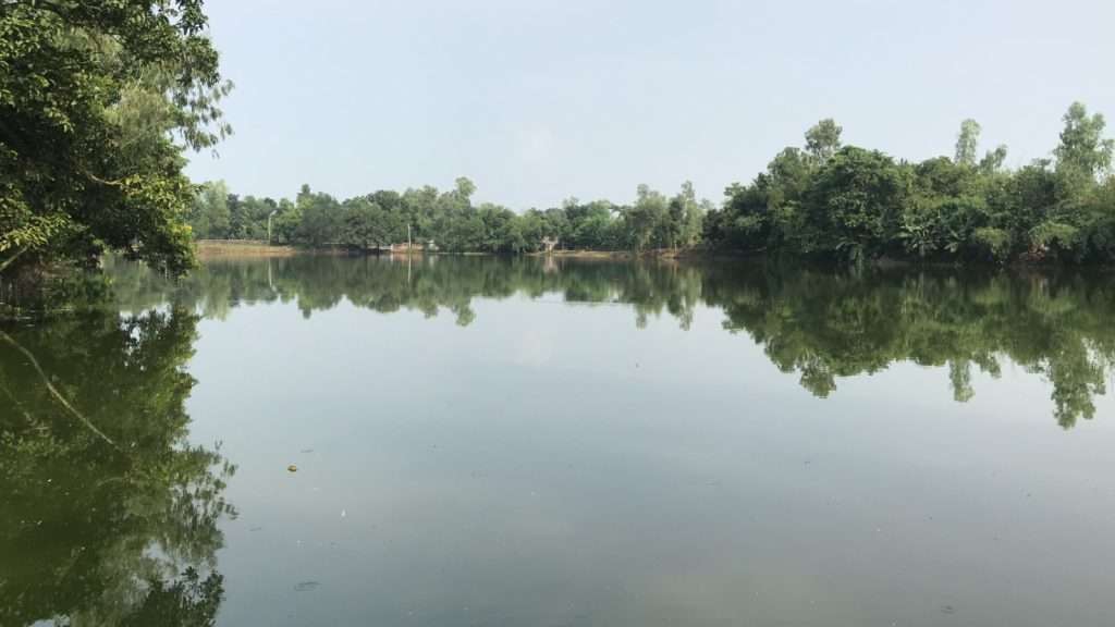 শেরপুরের হাটদীঘি পুকুর নিয়ে দ্বন্দ্ব, পুকুরপাড়ে অস্থিরতা 3 WhatsApp Image 2025 10 10 at 3.39.20 PM 1