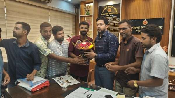 ইউএনও মনজুরুল আলমের প্রতি জুলাই যোদ্ধাদের শ্রদ্ধা ও শুভেচ্ছা