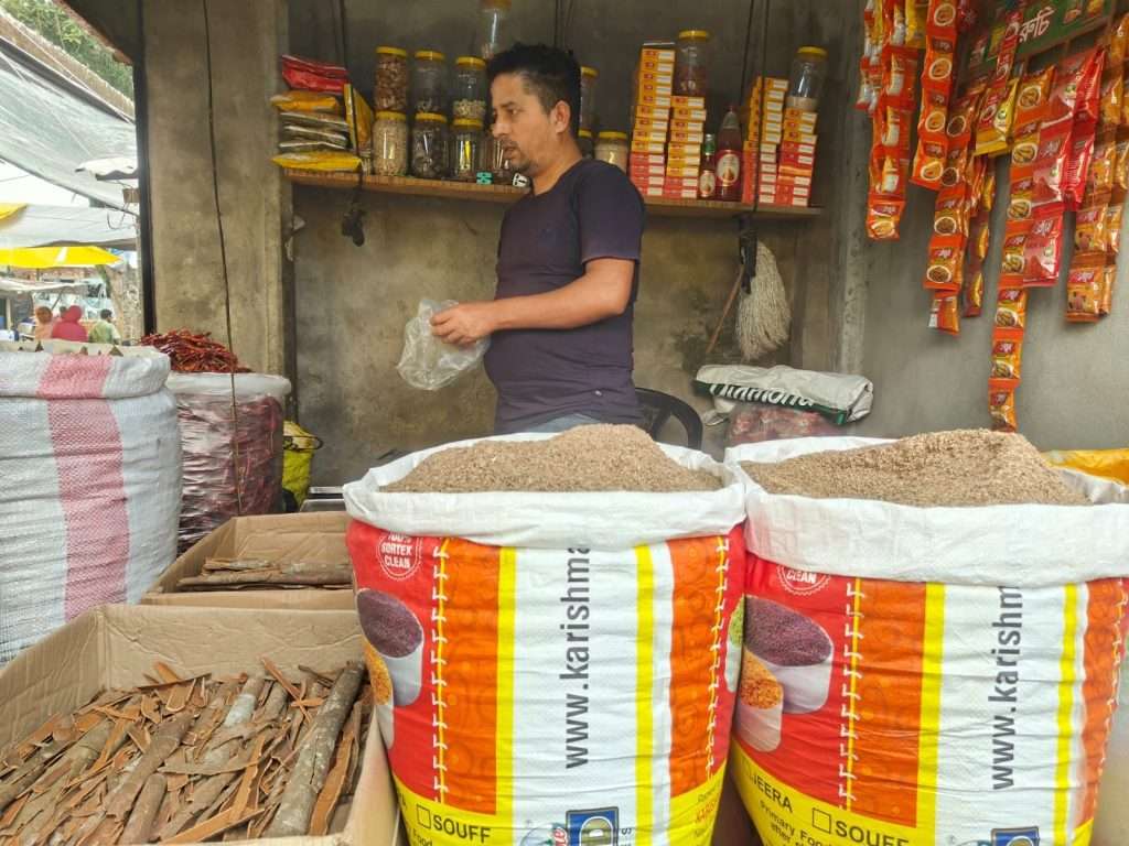 বগুড়ায় এলসি বন্ধ হলে একদিনেই বাড়ে মশলার দাম, তৈরি হয় কৃত্রিম সংকট 3 WhatsApp Image 2025 11 05 at 1.51.37 PM 1