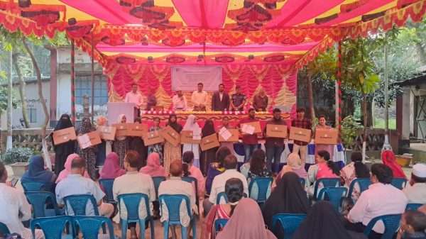 ‘লার্ন টু আর্ন’এ দরিদ্র ও মেধাবী শিক্ষার্থীরা ফ্রিল্যান্সিংয়ে স্বপ্নপূরণে পেল ল্যাপটপ